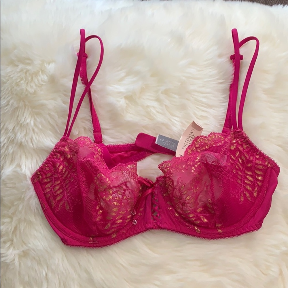 NWT Victoria Secret Fuchsia lingerie sequence Bra